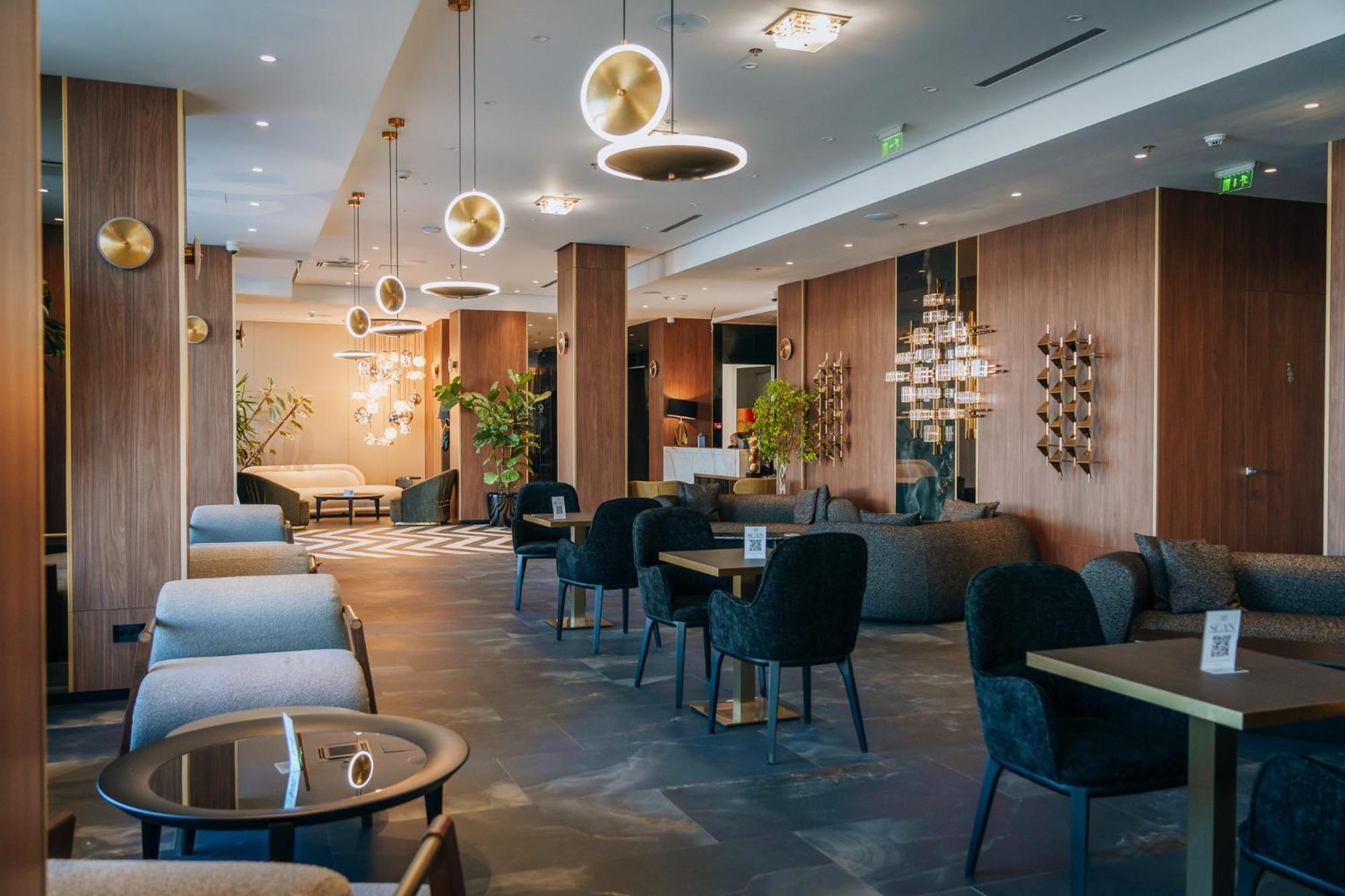 Sky Airport Hotel Cluj-Napoca Esterno foto