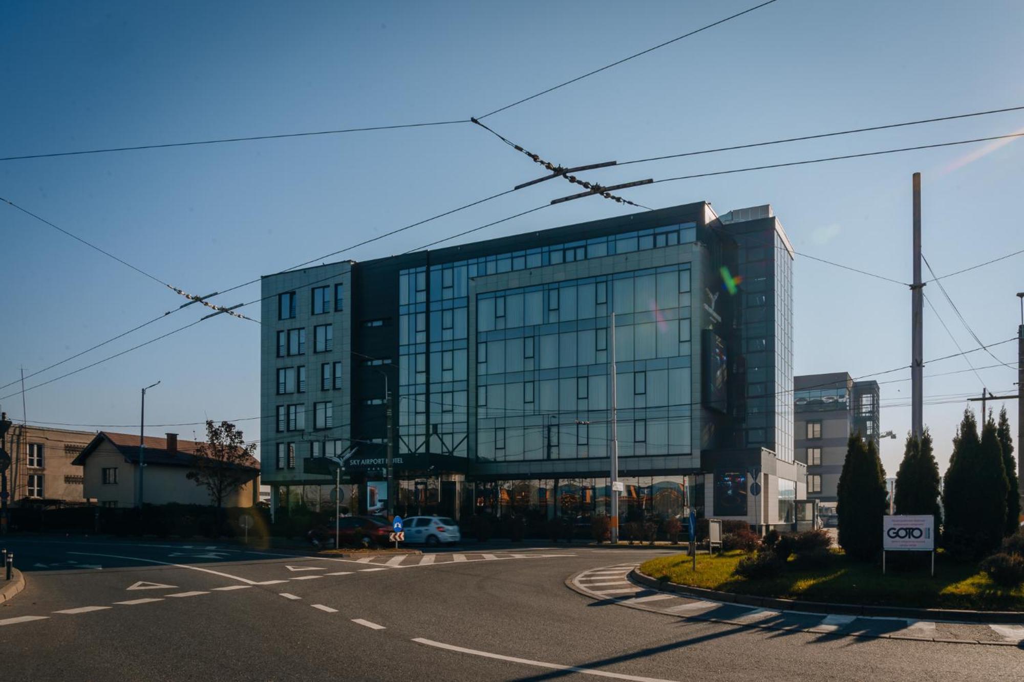 Sky Airport Hotel Cluj-Napoca Esterno foto