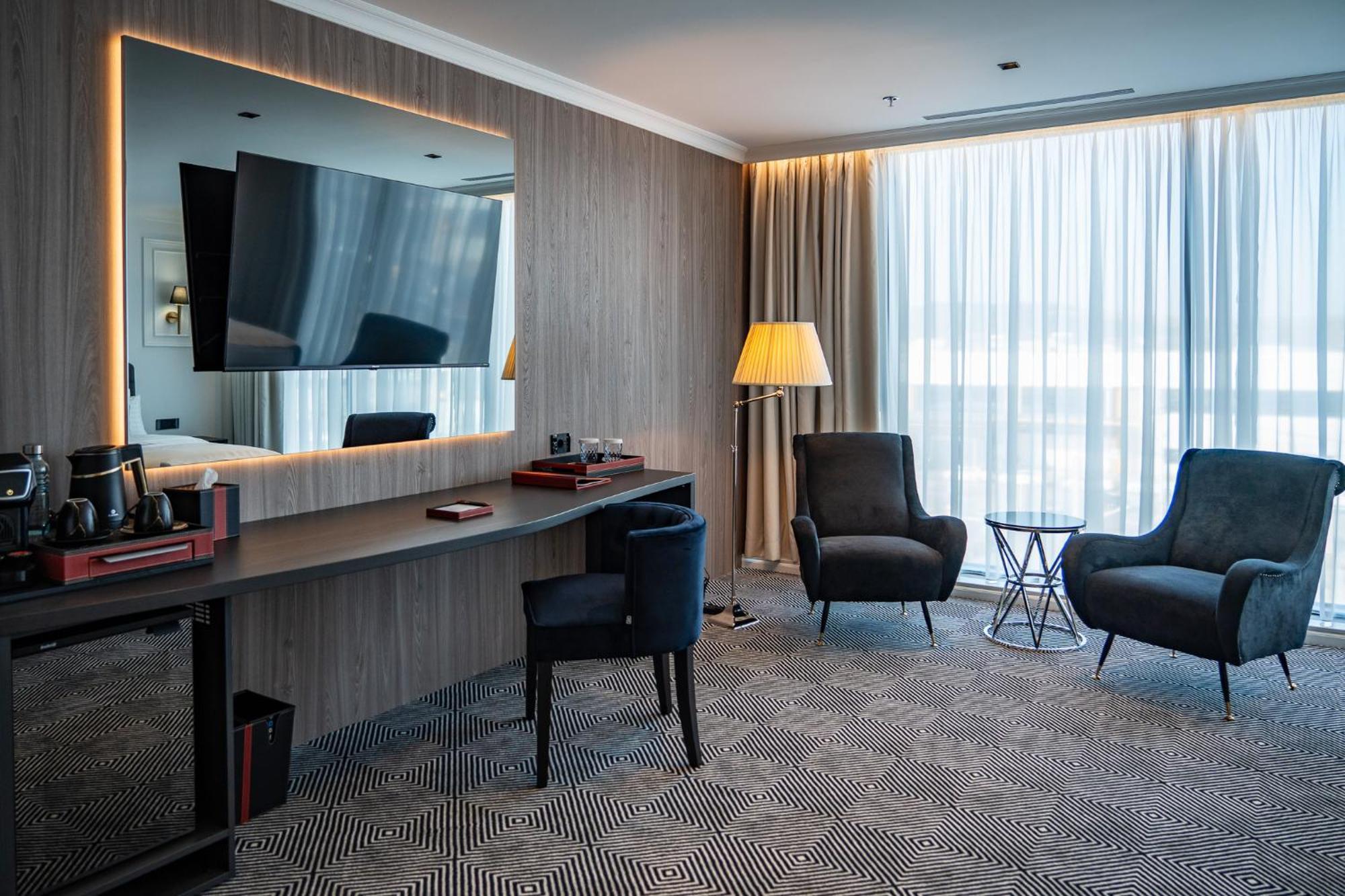Sky Airport Hotel Cluj-Napoca Esterno foto