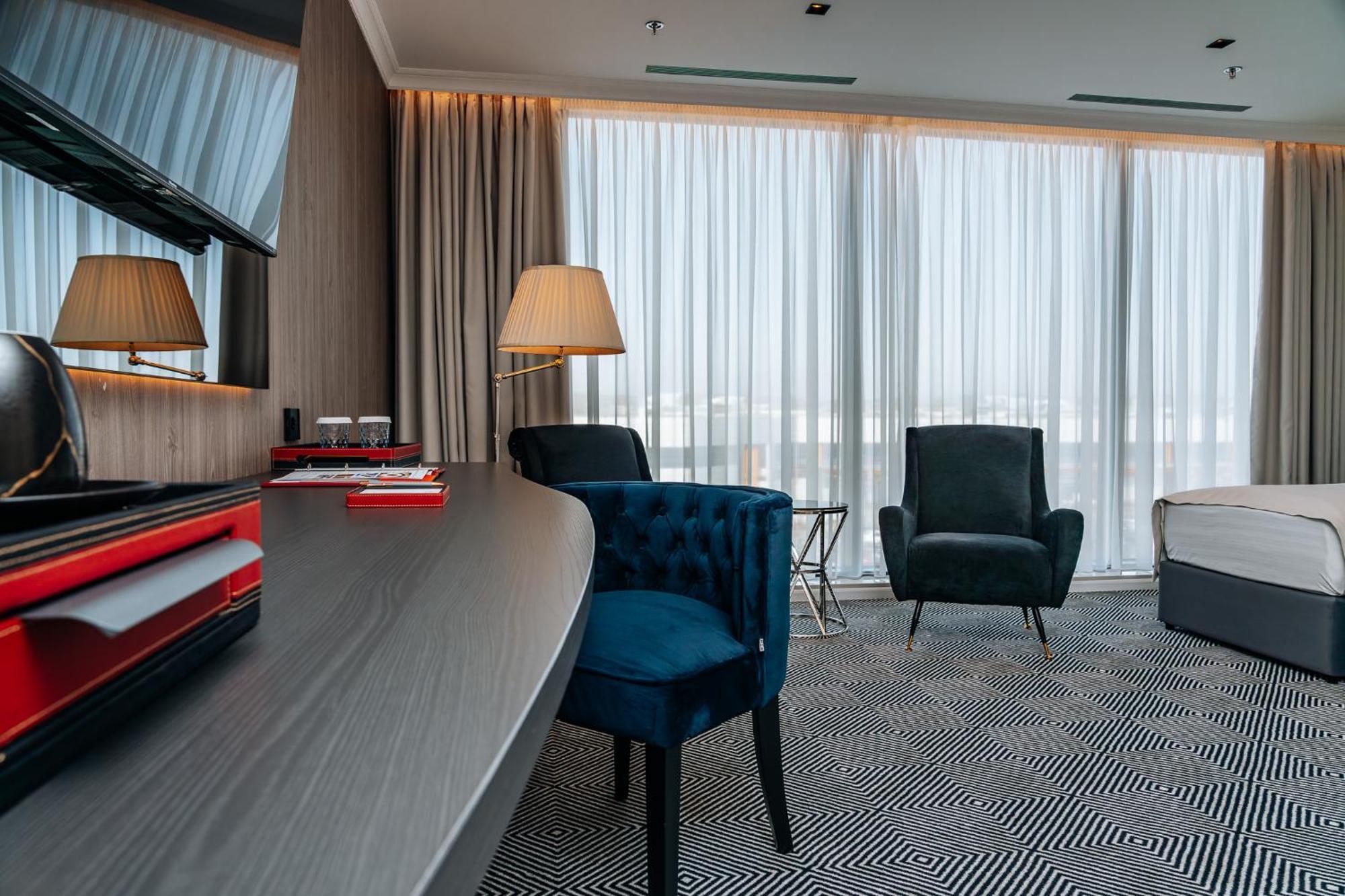 Sky Airport Hotel Cluj-Napoca Esterno foto